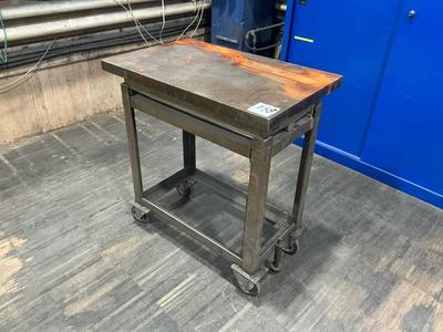 Overview picture of mobile steel work table